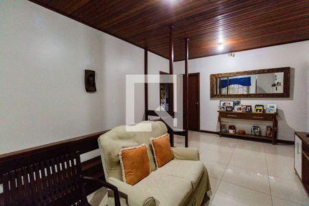 Casa à venda com 280m², 6 quartos e 2 vagas Casa à venda com 280m², 6 quartos e 2 vagasSala