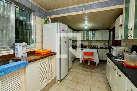 Casa à venda com 280m², 6 quartos e 2 vagas Casa à venda com 280m², 6 quartos e 2 vagasCozinha