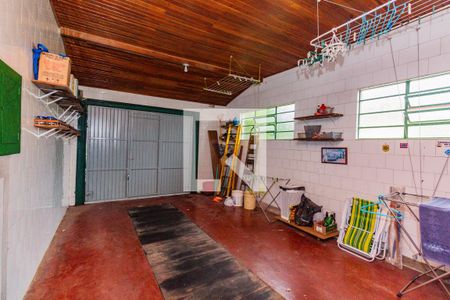 Casa à venda com 280m², 6 quartos e 2 vagas Casa à venda com 280m², 6 quartos e 2 vagasGaragem