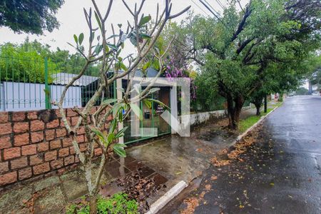 Casa à venda com 280m², 6 quartos e 2 vagas Casa à venda com 280m², 6 quartos e 2 vagasFachada da casa