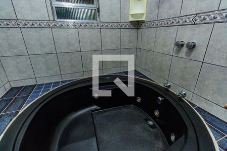Casa à venda com 280m², 6 quartos e 2 vagas Casa à venda com 280m², 6 quartos e 2 vagasBanheiro 1