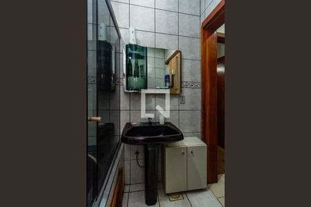 Casa à venda com 280m², 6 quartos e 2 vagas Casa à venda com 280m², 6 quartos e 2 vagasBanheiro 1