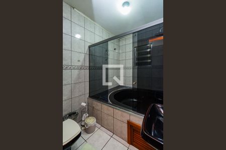 Casa à venda com 280m², 6 quartos e 2 vagas Casa à venda com 280m², 6 quartos e 2 vagasBanheiro 1