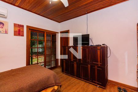 Casa à venda com 280m², 6 quartos e 2 vagas Casa à venda com 280m², 6 quartos e 2 vagasSuíte