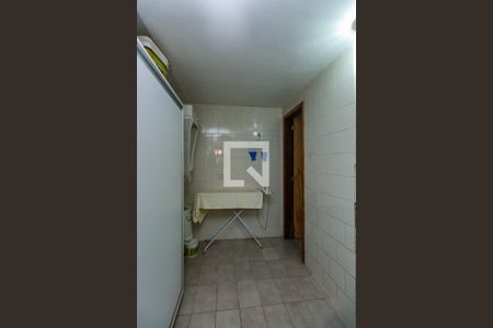 Casa à venda com 280m², 6 quartos e 2 vagas Casa à venda com 280m², 6 quartos e 2 vagasLavanderia
