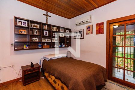 Casa à venda com 280m², 6 quartos e 2 vagas Casa à venda com 280m², 6 quartos e 2 vagasSuíte