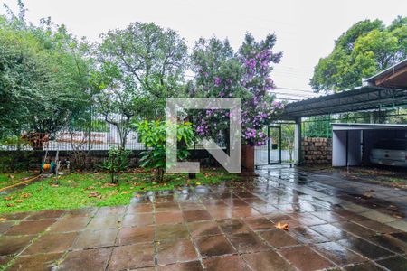 Casa à venda com 280m², 6 quartos e 2 vagas Casa à venda com 280m², 6 quartos e 2 vagasPátio