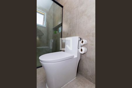 Casa à venda com 450m², 6 quartos e 8 vagas Casa à venda com 450m², 6 quartos e 8 vagasBanheiro 2