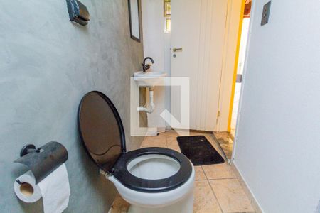 Casa à venda com 450m², 6 quartos e 8 vagas Casa à venda com 450m², 6 quartos e 8 vagasBanheiro 4