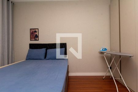 Casa à venda com 450m², 6 quartos e 8 vagas Casa à venda com 450m², 6 quartos e 8 vagasQuarto 1