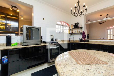 Casa à venda com 450m², 6 quartos e 8 vagas Casa à venda com 450m², 6 quartos e 8 vagasCozinha