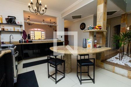 Casa à venda com 450m², 6 quartos e 8 vagas Casa à venda com 450m², 6 quartos e 8 vagasCozinha