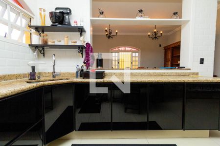 Casa à venda com 450m², 6 quartos e 8 vagas Casa à venda com 450m², 6 quartos e 8 vagasCozinha