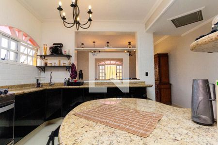 Casa à venda com 450m², 6 quartos e 8 vagas Casa à venda com 450m², 6 quartos e 8 vagasCozinha