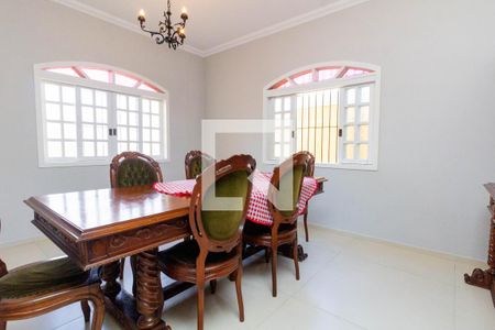 Casa à venda com 450m², 6 quartos e 8 vagas Casa à venda com 450m², 6 quartos e 8 vagasSala de Jantar
