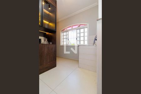 Casa à venda com 450m², 6 quartos e 8 vagas Casa à venda com 450m², 6 quartos e 8 vagasCozinha