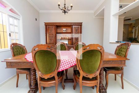 Casa à venda com 450m², 6 quartos e 8 vagas Casa à venda com 450m², 6 quartos e 8 vagasSala de Jantar