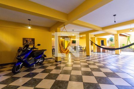 Casa à venda com 450m², 6 quartos e 8 vagas Casa à venda com 450m², 6 quartos e 8 vagasQuintal e Garagem