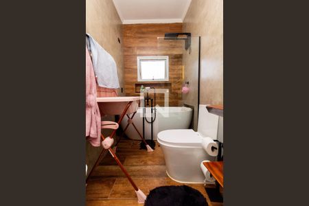 Casa à venda com 450m², 6 quartos e 8 vagas Casa à venda com 450m², 6 quartos e 8 vagasBanheiro 3 - suíte