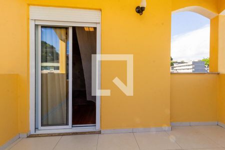 Casa à venda com 450m², 6 quartos e 8 vagas Casa à venda com 450m², 6 quartos e 8 vagasVaranda