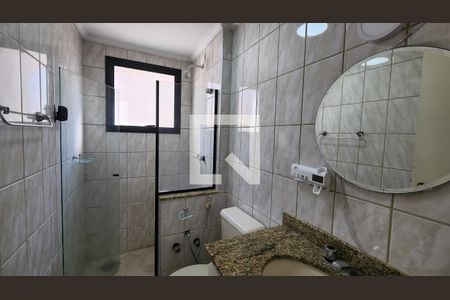 Banheiro de apartamento à venda com 1 quarto, 51m² em Centro, Campinas