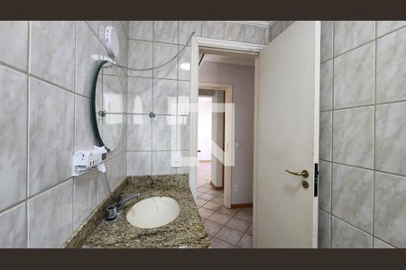 Banheiro de apartamento à venda com 1 quarto, 51m² em Centro, Campinas