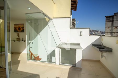 Casa para alugar com 100m², 2 quartos e sem vaga Casa para alugar com 100m², 2 quartos e sem vagaTerraço / Escada sala