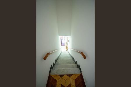 Casa para alugar com 100m², 2 quartos e sem vaga Casa para alugar com 100m², 2 quartos e sem vagaEscada Quartos