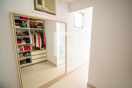 Casa para alugar com 100m², 2 quartos e sem vaga Casa para alugar com 100m², 2 quartos e sem vagaDetalhe Closet da suíte
