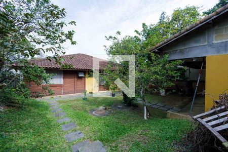 Casa de condomínio à venda com 160m², 4 quartos e 2 vagasQuintal