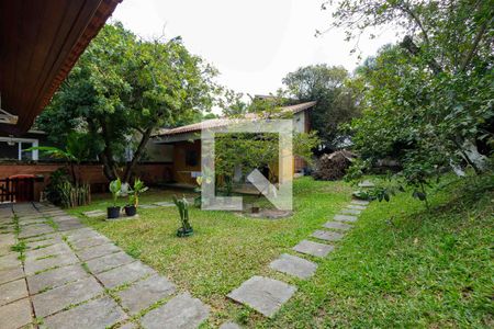 Casa de condomínio à venda com 160m², 4 quartos e 2 vagasQuintal