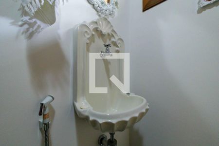 Casa de condomínio à venda com 160m², 4 quartos e 2 vagasLavabo