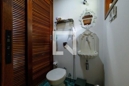 Casa de condomínio à venda com 160m², 4 quartos e 2 vagasLavabo