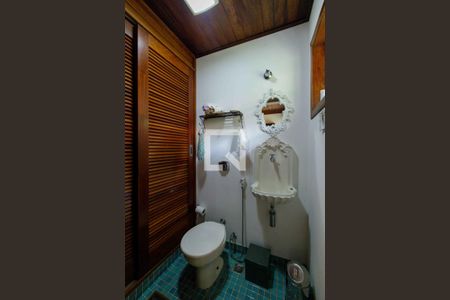 Casa de condomínio à venda com 160m², 4 quartos e 2 vagasLavabo