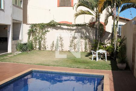 Casa à venda com 371m², 3 quartos e 5 vagasÁrea comum - Piscina