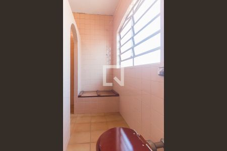 Casa para alugar com 450m², 4 quartos e 7 vagasBanheiro da Suíte 