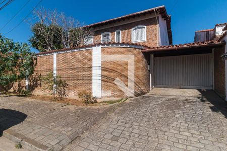 Casa para alugar com 450m², 4 quartos e 7 vagasFachada