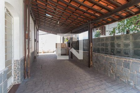 Casa para alugar com 450m², 4 quartos e 7 vagasQuintal dos Fundos