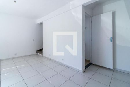 Sala de casa para alugar com 2 quartos, 85m² em Jardim Gilda Maria, São Paulo