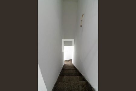 Casa para alugar com 85m², 2 quartos e 1 vagaEscada