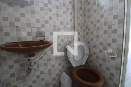 Banheiro de casa para alugar com 1 quarto, 40m² em Vila Campo Grande, São Paulo