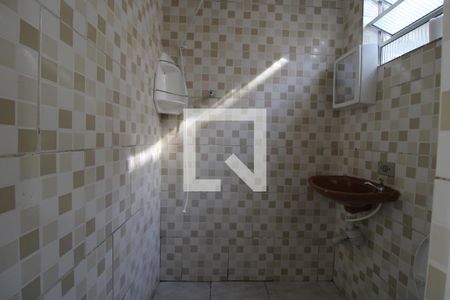 Banheiro de casa para alugar com 1 quarto, 40m² em Vila Campo Grande, São Paulo