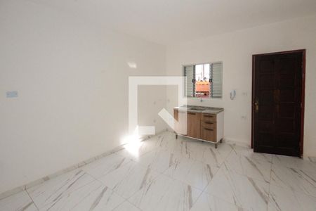 Sala e Cozinha de casa de condomínio para alugar com 1 quarto, 47m² em Parque dos Bancários, São Paulo