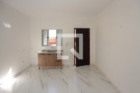 Sala e Cozinha de casa de condomínio para alugar com 1 quarto, 47m² em Parque dos Bancários, São Paulo