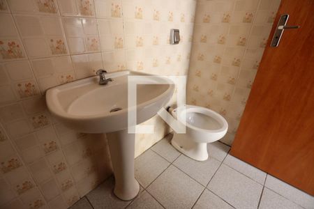 Casa de condomínio para alugar com 150m², 3 quartos e 4 vagasEdícula - banheiro - detalhes