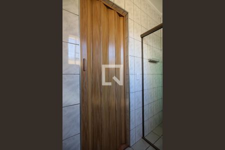 Casa de condomínio para alugar com 150m², 3 quartos e 4 vagasSuíte - banheiro - detalhes