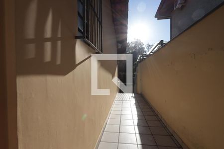 Casa de condomínio para alugar com 150m², 3 quartos e 4 vagasCozinha - porta - corredor externo