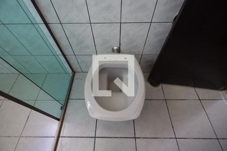 Casa de condomínio para alugar com 150m², 3 quartos e 4 vagasBanheiro - detalhes