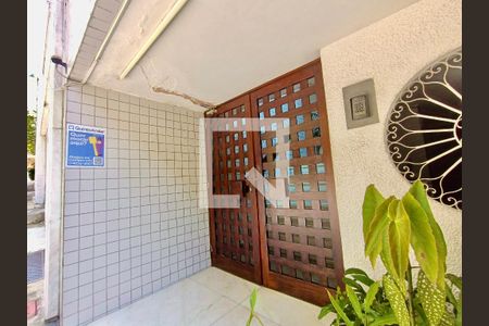 Apartamento à venda com 280m², 3 quartos e 1 vagaFachada com cartaz QA.