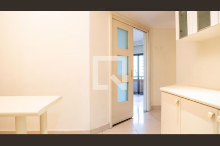 Apartamento para alugar com 270m², 4 quartos e 3 vagas Apartamento para alugar com 270m², 4 quartos e 3 vagasCozinha